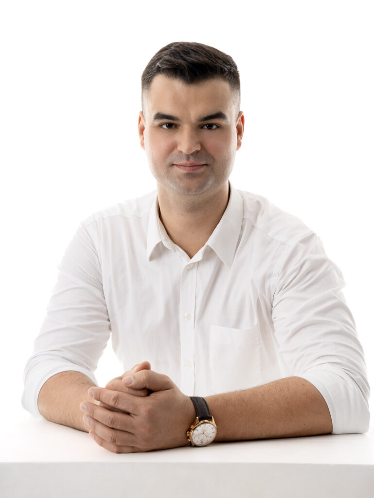 O nas FIRMOWE FINANSE karol lukasz - analityk kredytowy - firmowe finanse
